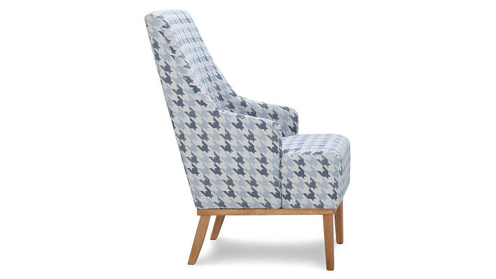 Dizajnerska stolica iz blaga in usnja za eno osebo v dnevni sobi