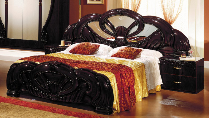 Kompletna spalni pohištvena garnitura 2 nočni omarici 3 novi artikli