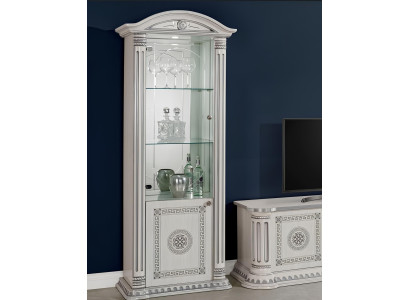 Luksuzna vitrina z belim steklom in oblikovanjem