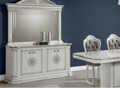 Luksuzna mobilna komoda s klasičnim lesenim dizajnom