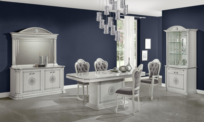 Luksuzna mobilna komoda s klasičnim lesenim dizajnom