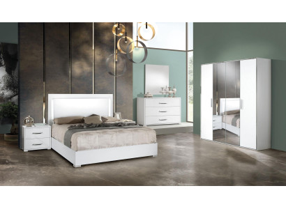 Moderna bela komoda s ogledalom