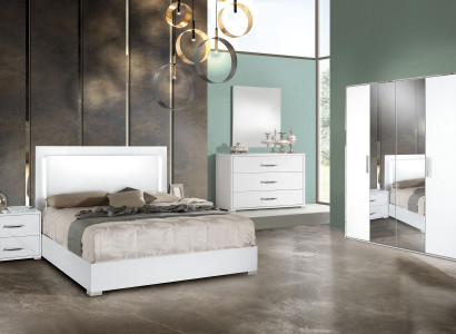 Moderna bela komoda s ogledalom