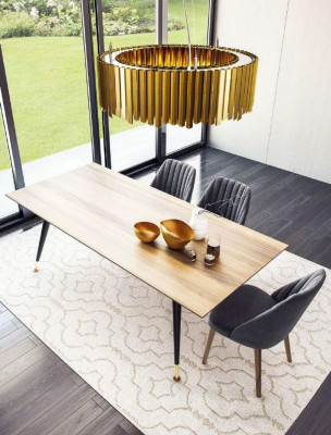 Luksuzna siva tkaninska kuhinjska stolica z zmerno mehkobo