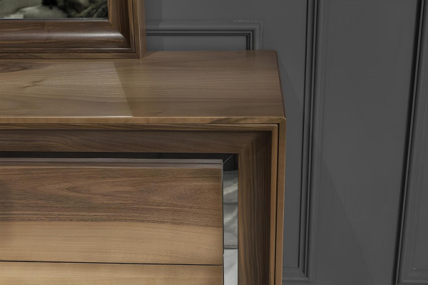 Eleganten pohištveni set za spalnico v 6 delih.