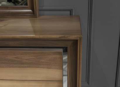 Eleganten pohištveni set za spalnico v 6 delih.