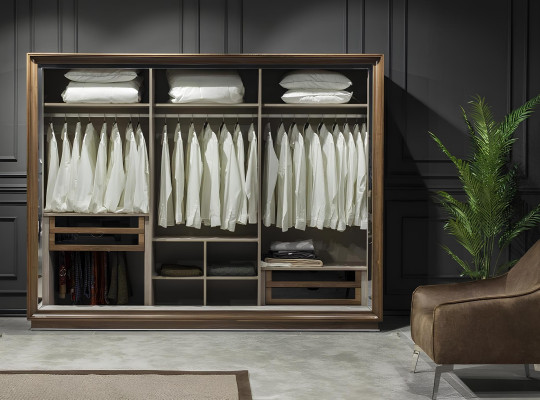 Eleganten pohištveni set za spalnico v 6 delih.