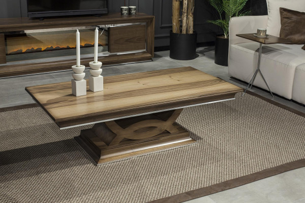 Kavčna miza z nogami