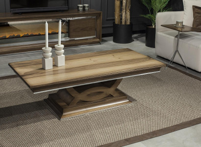 Kavčna miza z nogami