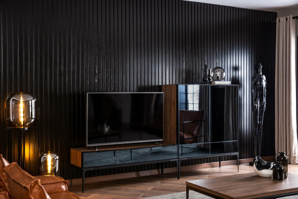 TV omarica s vgrajenim predalom