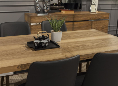 Set s 9 deli z mizo, stoli in pohištvom