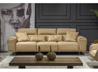 Bež klop za tri osebe s blazinami