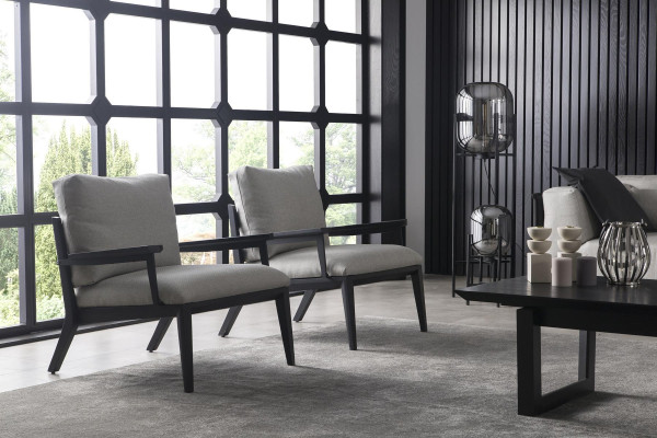 Štiri bele stole za luksuzni dnevni prostor