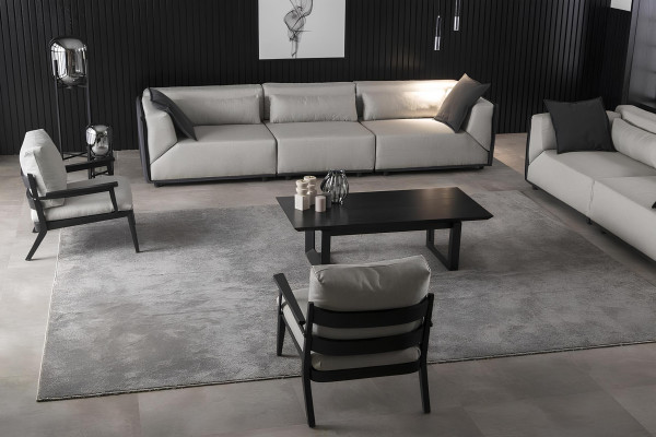 Štiri bele stole za luksuzni dnevni prostor