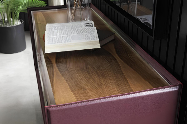 Idealen razstavni set za spalnico, z posteljo in nočno omarico, 4 kosi