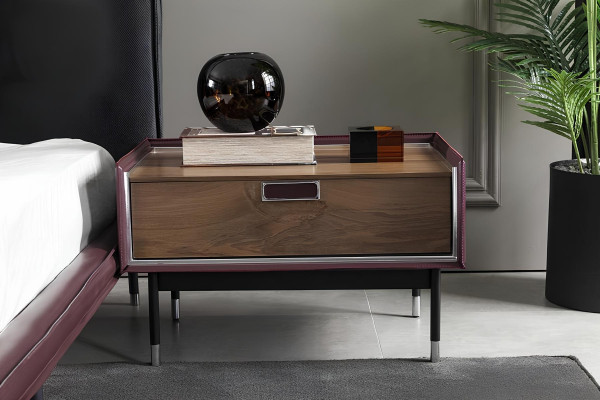 Idealen razstavni set za spalnico, z posteljo in nočno omarico, 4 kosi