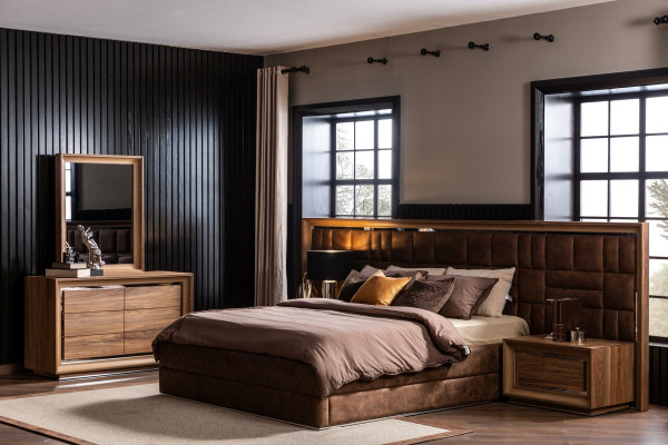 Idealna spalnica pohištvo set, ki vključuje omaro, nočno omarico in posteljo v 5 delih.