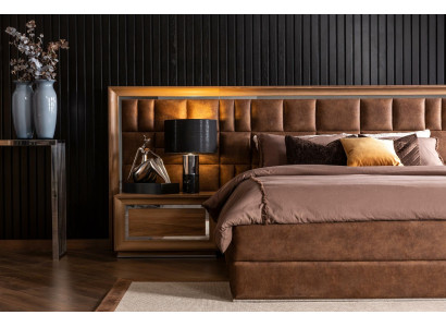 Idealna spalnica pohištvo set, ki vključuje omaro, nočno omarico in posteljo v 5 delih.