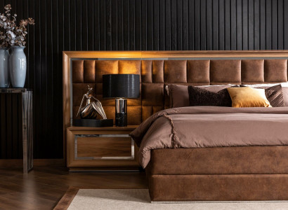 Idealna spalnica pohištvo set, ki vključuje omaro, nočno omarico in posteljo v 5 delih.