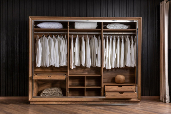 Omara s 6 vrati za spalnico