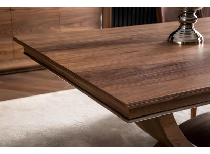 Rjav leseni jedilni miza s 4 stoli