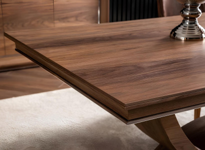 Rjav leseni jedilni miza s 4 stoli