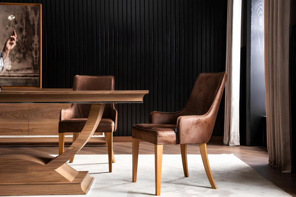 Rjav leseni jedilni miza s 4 stoli