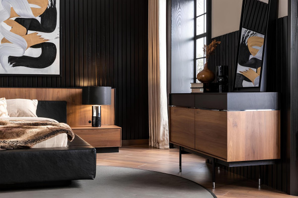 Luksuzna spalnica s kompletom pohištva z nočno omarico, omaro, mizo in posteljo v 6 delih