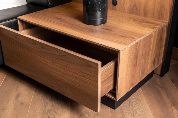 5-delni komplet pohištva za spalnico z posteljo, nočno omarico in komodo