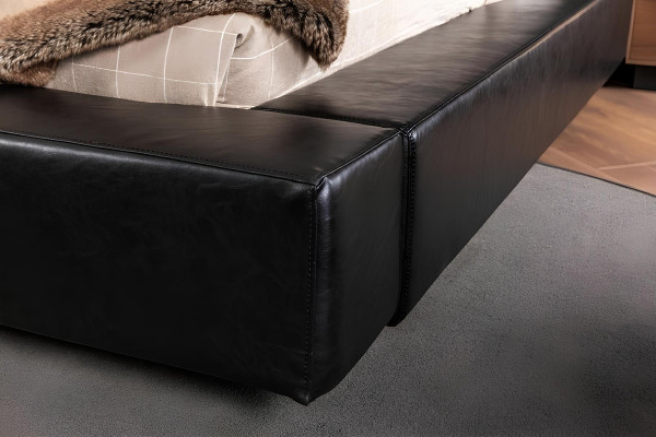 Temno pohištvo za spalnico, vključno z posteljo, omaro in 2 nočnima omaricama, 4 kosi.