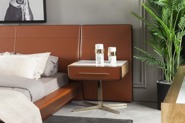 Luksuzna postelja z glavo, nočno omarico in 4 nočnimi omaricami