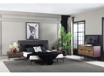 Idealen komplet za opremo spalnice, vključno z omaro, nočno omarico in posteljo v 4 delih.