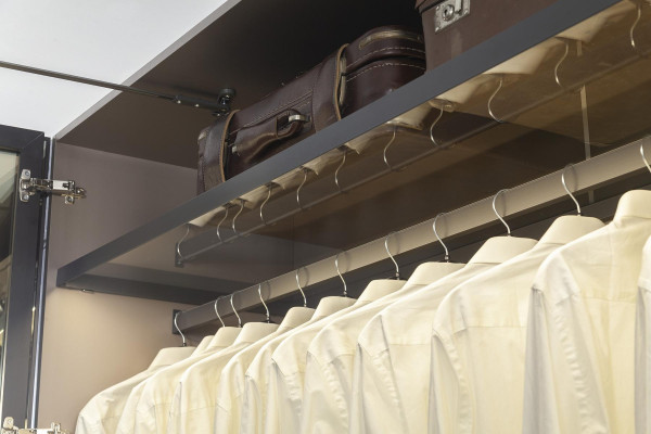 Omara s prozornimi vrati