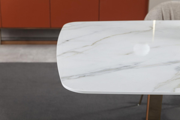 Moderna, luksuzna in udobna bela jedilnica