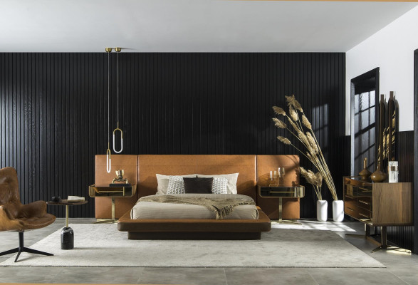 Kompletna spalni pohištvena garnitura, ki vključuje posteljo, nočno omarico in omaro, 5 delov.