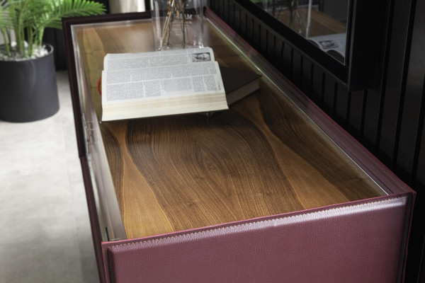 Omara Violet s drsnimi vrati na 141 cm