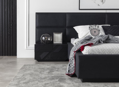 Luksuzna nočna omarica s steklenimi površinami