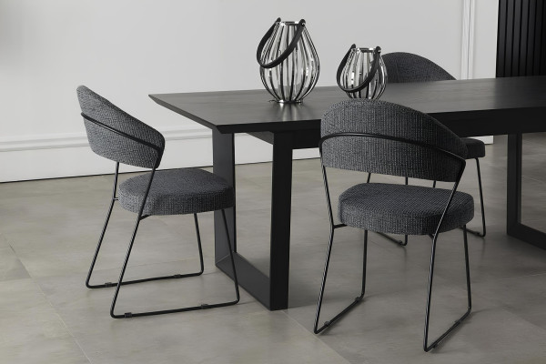 Möbelset Mustan z omaro, stoli in mizo