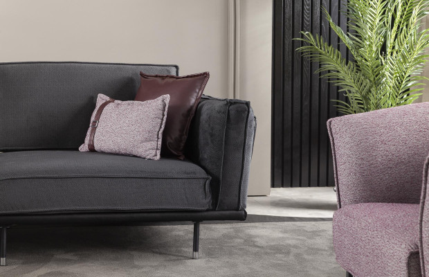 Luksuzna italijanska sedežna garnitura za 3 osebe z mehkimi sivimi blazinami