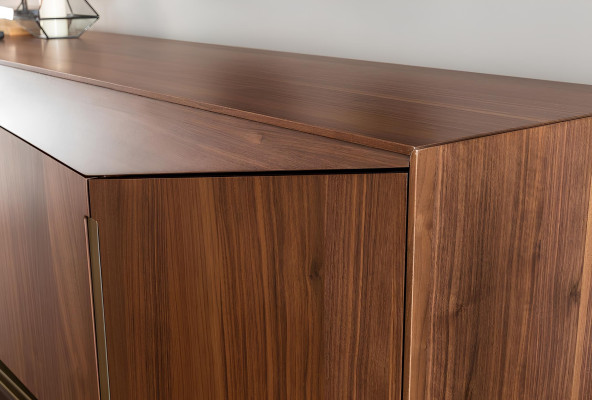 Rjav jedilni miza z 9 stoli in nočno omarico