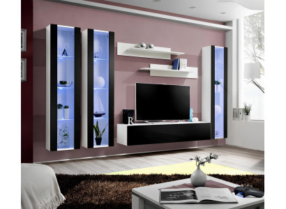 Sodobna stena za dnevno sobo z policami in visečimi vitrinskimi omaricami