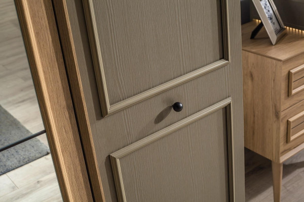 Moderna in elegantna omara