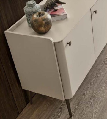 Bela zasnova jedilna miza s 6 oblazinjenimi stoli in bufetom