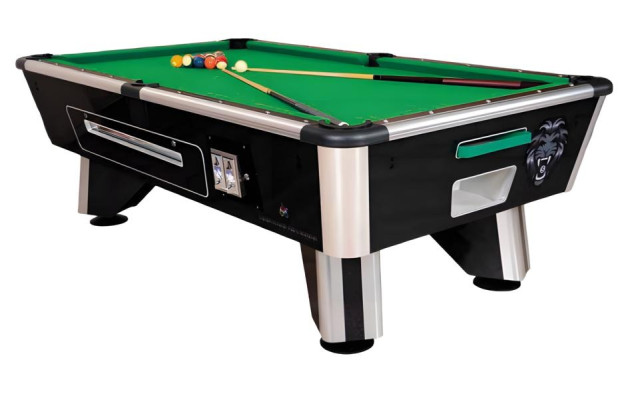 Črno leseno biljardno mizo z aluminijastim okvirjem in LED osvetlitvijo