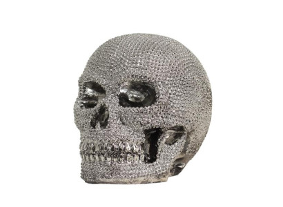 Moderna skulptura lobanje z dekoracijo iz srebrnega kamna