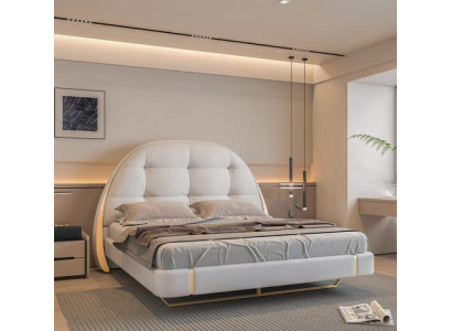 Posteljnina iz luksuznega blaga z vezenimi detajli in moderno okroglo vzglavje