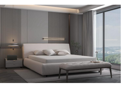 Eleganten postelja s blazinami