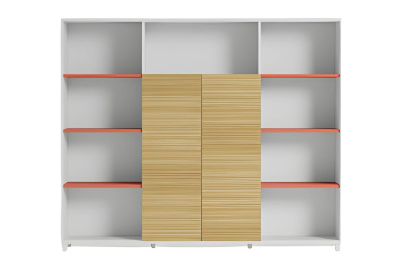 Elegant namizna svetilka z lesenimi policami in oranžnimi poudarki