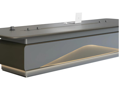 LED osvetljen konferenčni miza z tehničnimi povezavami