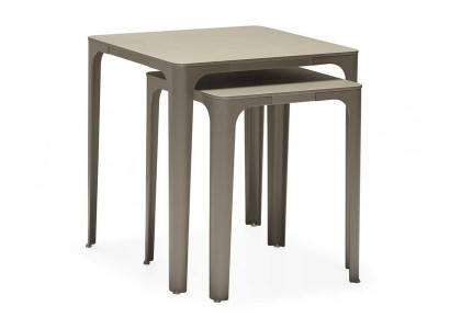 Moderno elegantno bež leseno mizo